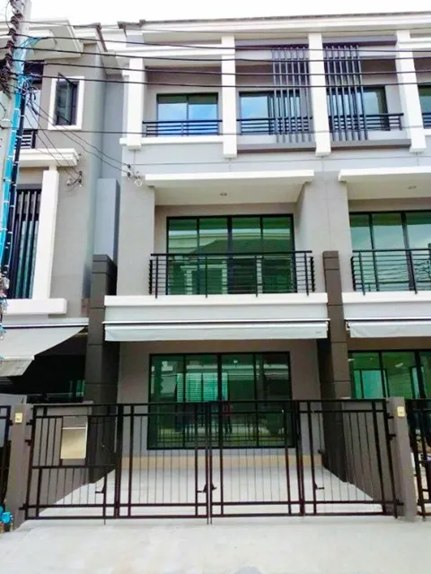 บิ๊กซี สุขสวัสดิ์ 500 ม.ใกล้โฮมโปร สุขสวัสดิ์ 260 ตร.ม.บ้านกลางเมือง ทาวน์โฮม3 ชั้น 3 นอน 3 น้ำ ใกล้แยกพระประแดง ทำเลติด