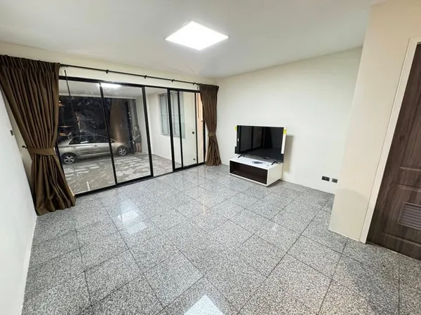 ให้เช่าโฮมออฟฟิศ 3.5 ชั้น 249 ตรม. ทาวน์อินทาวน์ ถนนศรีวรา เลียบด่วน ใกล้เอกมัย- ทองหล่อ