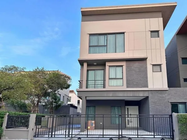 ให้เช่าบ้านแฝด 3 ชั้นหลังใหญ่ 4 ห้องนอน บ้านกลางเมือง รามอินทรา 83 สเตชั่น ติดสวน ใกล้รถไฟฟ้าสายสีชมพู หลังมุม วิวสวน พร