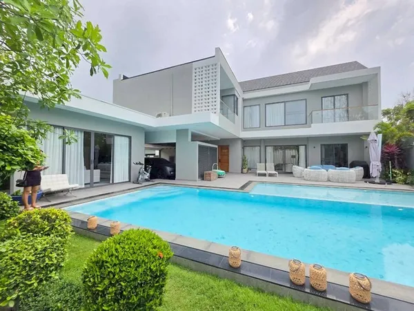 ขายวิลล่าหรูใกล้โรงเรียนTara Pattana International School โลเคชั่น : ทุ่งกลม-ตาลหมัน พัทยา