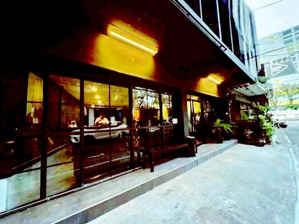 คาเฟ่ คลินิก โชว์รูม อาคาร 3 ชั้น 7 นอน 5 น้ำ อาคาร 2 คูหาตีทะลุ MRT พหลโยธิน 150 ม. เซ็นทรัล ลาดพร้าว 300 ม.