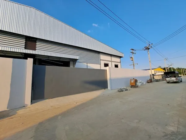 ให้เช่าโรรงานพื้นที่สีเขียว 1,750 ตรม พร้อมสำนักงาน ขอใบ รง.4 ใด้ ตําบลสวนหลวง อําเภอกระทุ่มเเบน