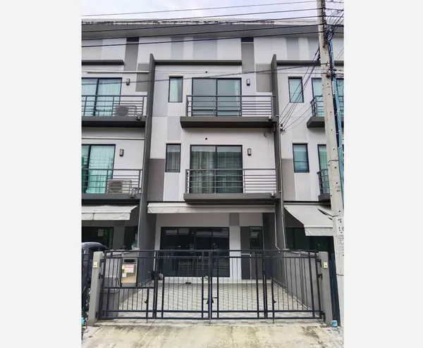 โครงการ บ้านกลางเมือง สุขสวัสดิ์ 37 : Baan Klang Muang Suksawat 37 ขายทาวน์โฮม 3 ชั้น ครัวบิวท์อินสวย ฟังก์ชันลงตัว พร้อมเข้าอยู่