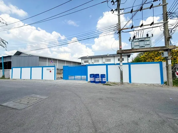 ถ.เอกชัย81-87 ใกล้ Big C บางบอน 900 ม. และ ตลาดปิ่นทอง 1 กม. เดินทางสะดวกเชื่อมต่อพระราม 2 กัลปพฤกษ์ 300 ตร.ว. 800 ตร.ม.