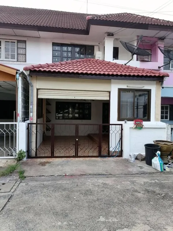 ขายทาวน์เฮ้าส์ 2 ชั้น รีโนเวทใหม่ โครงการหมู่บ้านณัฐวรรณ เขตหนองจอก กรุงเทพฯ