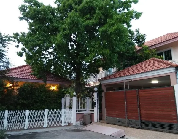 ให้เช่าบ้านเดี่ยว2ชั้น60ตร.วถนนลาดพร้าว64ทะลุออกรัชดาได้ ปรับปรัฃุงใหม่ มี 4 นอน3น้ำ แอร์ 5 เครื่อง เฟอร์ฯครบเช่า45,000บ