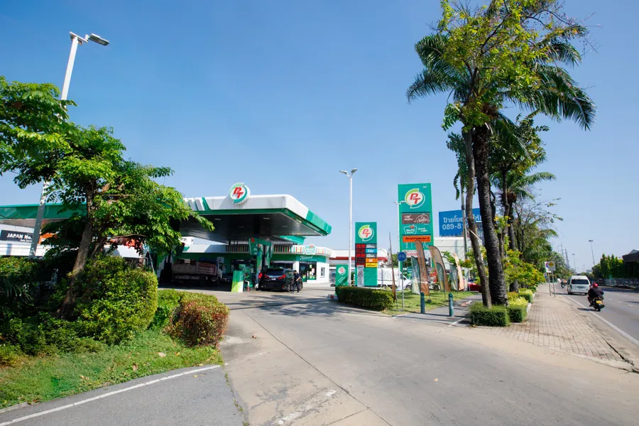 ขายที่ดินพร้อมปั๊มน้ำมัน ติดถนนใหญ่ ประดิษฐ์มนูธรร