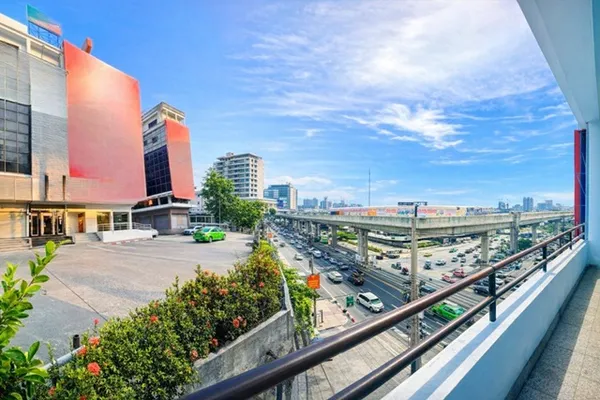 อาคารพาณิชย์ 5นอน อาคาร 6 ชั้นหลังมุม BTS สำโรง 200 ม. BIGC สำโรง2 350ม. ติดถนนสุขุมวิท เทพารักษ์ 22 ตร.ว..พร้อมที่จอดรถ