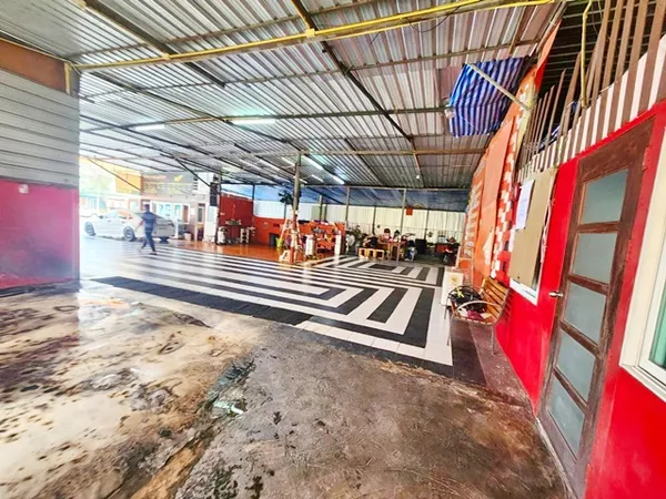 โชว์รูม ร้านค้าที่พักลูกค้า ห้องเคลือบแก้ว 6นอน 6น้ำ เดอะมอลล์บางกะปิ 1กม. ใกล้ศูนย์การค้าบางกะปิ 1 ไร่ 1,600ตร.ม.