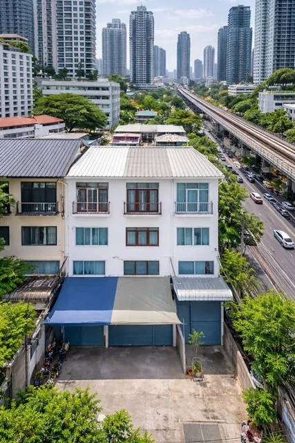 ใกล้รพ.สมิติเวช สุขุมวิท 600 ม. ใกล้BTS ทองหล่อ 1.5 กม. อาคาร 4 ชั้น 3 นอน สุขุมวิท45-53 มาร์เก็ตเพลส ทองหล่อ 700ม. 250