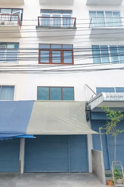 สุขุมวิท45-53 ใกล้รพ.สมิติเวช สุขุมวิท 600 ม. ใกล้BTS ทองหล่อ 1.5 กม. อาคาร 4 ชั้น 3 นอน มาร์เก็ตเพลส ทองหล่อ 700ม. 250