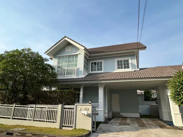 หรูหราพร้อมอยู่! เช่าบ้านเดี่ยวบุราสิริ ปัญญาอินทรา 3 นอน 3 น้ำ เฟอร์ครบ-แอร์ทั้งหลัง ทิศใต้รับลม บรรยากาศยุโรป เพียง 55,000/เดือน