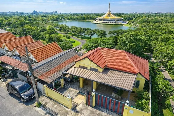 เฉลิมพระเกียรติ ร.9 44-52 ประเวศ ใหญ่มาก 2คูหา ทาวน์เฮาส์ 3 นอน 2 น้ำ ใกล้ สวนหลวง ร.9 900 ม. 24 ตร.ว.188ตร.ม. หลังหัวมุ