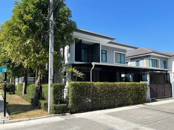 หรูหราพร้อมอยู่! เช่าบ้านเดี่ยวบุราสิริ ปัญญาอินทรา 3 นอน 3 น้ำ เฟอร์ครบ-แอร์ทั้งหลัง ทิศใต้รับลม บรรยากาศยุโรป