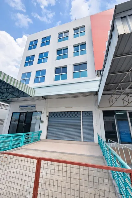 ถนนลาดพร้าว 115-119 เดอะมอลล์ บางกะปิ 450 ม. อาคารพาณิชย์ 3.5ชั้น ให้เช่า 2-3นอน 3ห้องน้ำ ตลาดตะวันนา 450ม. แฮปปี้แลนด์ 