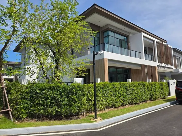 ให้เช่าบ้านเดี่ยว 2 ชั้นแปลงมุม 369 ตรม. 4 ห้องนอน บางกอก บูเลอวาร์ด บางนา-กม.5 Bangkok Boulevard Bangna-km5 แต่งครบ พร้