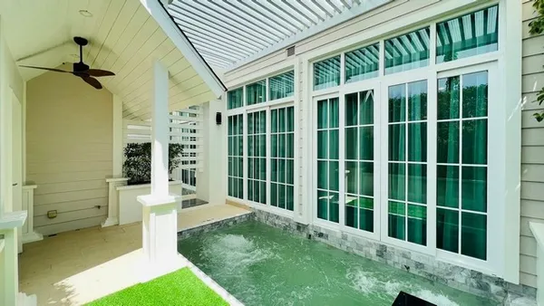 คอนโดแกรนฟอริด้า ปล่อยเช่าระยะสั้น -ยาว ติดชายหาดมีสระส่วนตัวในห้อง