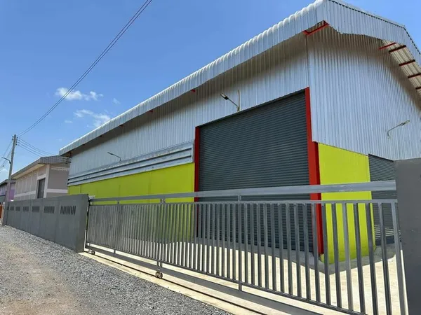 ให้เช่าโกดัง ย่าน ต.ตลองพระอุดม. อ.ลาดหลุมแก้ว. 135 ตรว. 240 ตรม. ติดถนนกาญจนาภิเษก รถใหญ่เข้าใด้