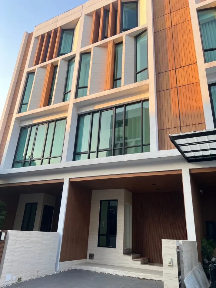 ให้เช่า ให้เช่า ทาวน์โฮม THE AUTHOR Ratchada 32 ใก