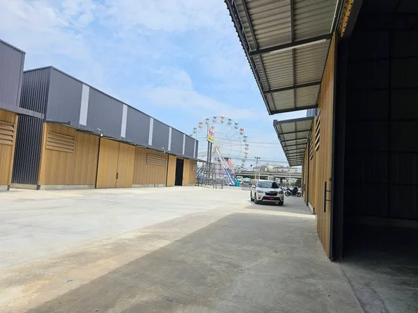 ให้เช่าโกดังส้างใหม่ พิ้นที่ 288 ตรม. และ 576 ตรม ห้าแยกวัชรพล สุขาภิบาล 5 ถนนกว้าง 8 เมตร รถเข้าออกสะดวก (RK970)