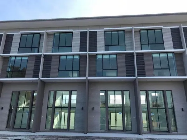 ให้เช่าสำนักงาน 3.5ชั้นโครงการ PATIO อ่อนนุช-ลาดกระบังใกล้ โรบินสัน และ พาซิโอ ลาดกระบัง ถนน หลวงแพ่ง