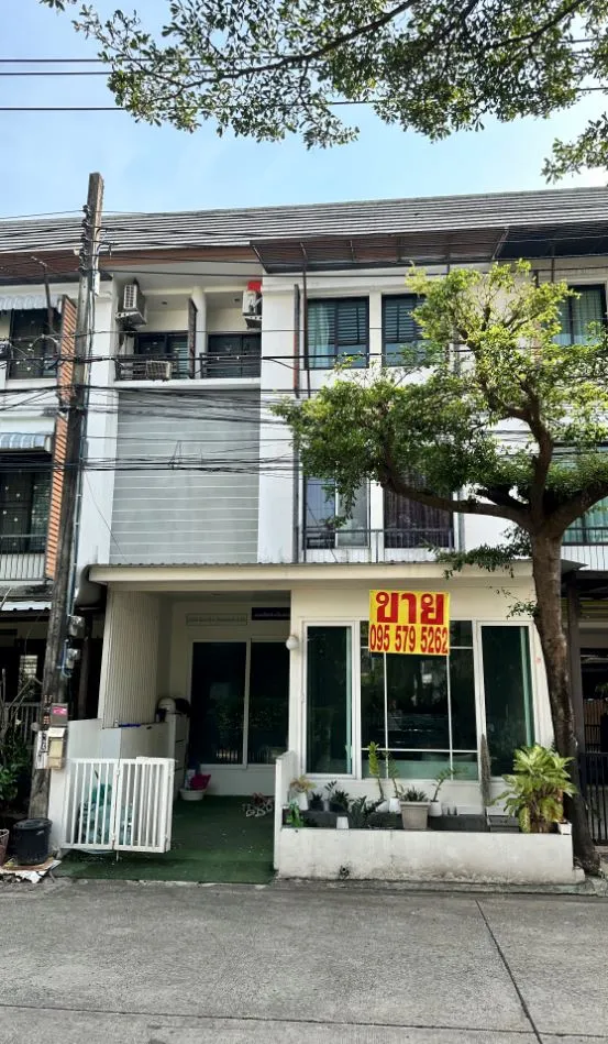 ขายทาวน์เฮ้าส์ 3 ชั้น ทำเลดี โครงการ อารียา โมวา กรุงเทพฯ