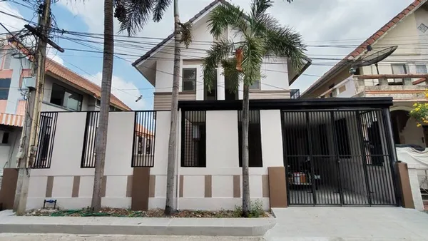 ขายบ้านรีโนเวทเดอะวิลเลจบางแสน บ้านแฝดสไตล์บ้านเดี่ยว สภาพใหม่มาก ทำใหม่ทั้งหลัง คุ้มค่า น่าซื้อ เนื้อที่ 36 ตารางวา 3 ห