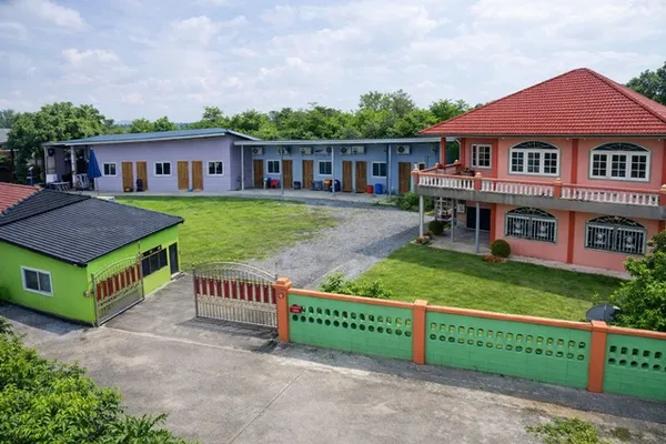 บ้านเดี่ยว 2ชั้น 6นอน 6น้ำ พร้อมโกดังโรงงานและลานจอดรถ ตลาดอ้อมน้อย 1.4กม. ถนนพุทธสาคร 255 ตร.ว. 500 ตร.ม.