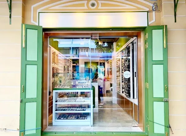 MRTวัดมังกร 999ม. ทำเลทอง ติดถนนใหญ่ สำเพ็ง แยกราชวงศ์ ให้เช่าร้าน 2.5 ชั้น 240 ตร.ม.28 ตร.วา.