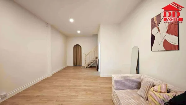 ขาย / ให้เช่า ทาวน์เฮ้าส์ 2 ชั้น รีโนเวทใหม่ โชคชัย 4 ซอย 38 หลังมุม Fully Furnished ลาดพร้าว