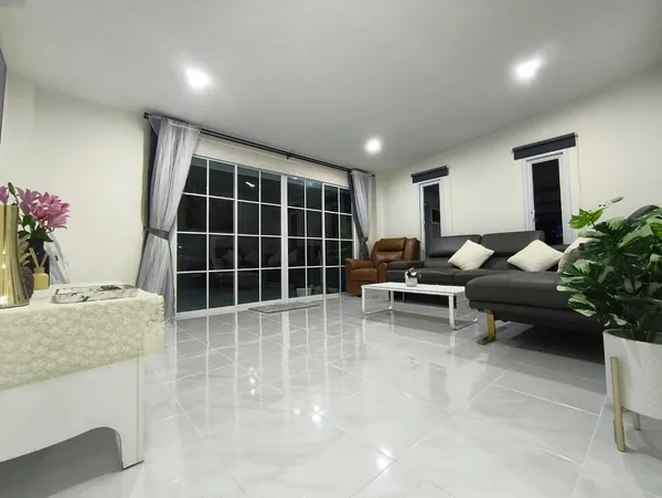 ให้เช่าถูกมาก!! บ้านเดี่ยวชั้นเดียว รีโนเวทใหม่ เฟอร์ครบพร้อมอยู่ ทำเลทอง ใกล้แม็คโคร 
ใกล้หาดราไวย์ 8 นาที