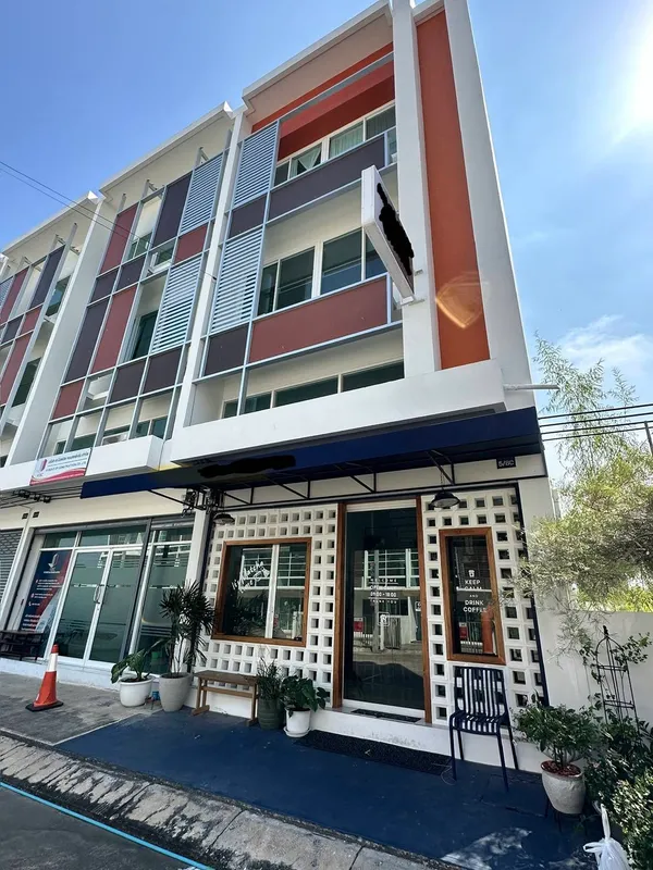 ขายตึกใหม่ 3.5 ชั้น (หลังมุม) โครงการ Vizio Romklao-Suvanabhumi (วิซิโอ ร่มเกล้า-สุวรรณภูมิ)
