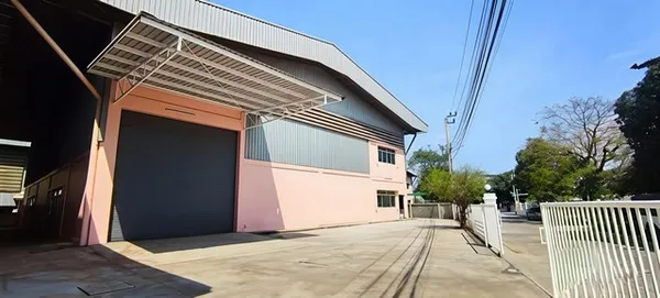 ให้เช่าโกดังแพรกษาสมุทรปราการ ให้เช่าโกดัง 692 ตารางเมตร พื้นที่สีม่วงลาย ขอใบร.ง.4 ได้ ฟังก์ชันครบ พร้อมใช้งาน