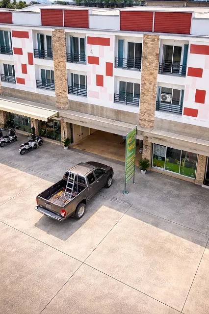 นิคมอมตะซิตี้ 900ม. ตลาดสดพานทอง 600 ม.18 ตร.ว.230 ตร.ม. ลด25% จาก 25,000บาท รพ. พานทอง 600ม. อาคาร3.5 ชั้น3 นอน 3 น้ำ ต