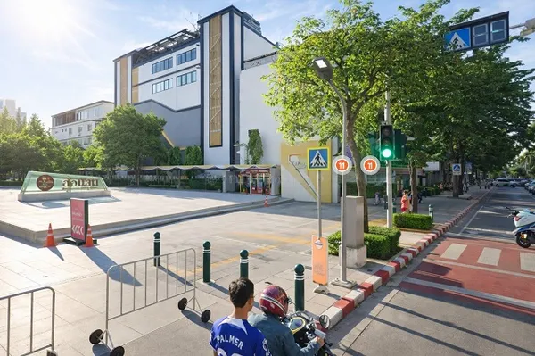 พร้อมที่จอดรถ ห้องน้ำ 44ตร.ม. ร้าน Salon สตูดิโอ BTSสะพานควาย 200ม. ชั้น 4 อารีย์-สะพานควาย รร.สุรศักดิ์มนตรี 2.5 กม.