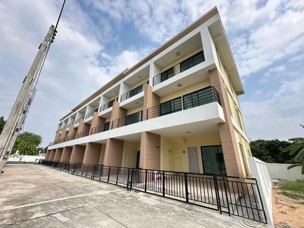 ทาวน์โฮมสร้างใหม่ ราคาพิเศษ โซนโรงโป๊ะ ศรีราชา โครงการ Cicada Boutique Pattaya