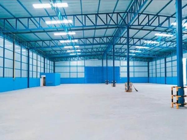 ให้เช่าโกดังหลายขนาด ติดถนนกิ่งแก้ว บางนา ตราด กม. 12 ฝั่งขาเข้า มีจุดกลับรถหน้าโกดัง รถเทเลอร์40ฟุตเข้าออกสะดวก