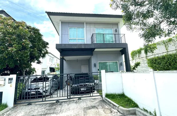 ด่วน ถูกสุดๆ!! บ้านเดี่ยว หมู่บ้าน เซนโทร วัชรพล  บ้านหลังมุม ได้พื้นที่เพิ่ม + ความเป็นส่วนตัว
ฟังก์ชันครบ  พื้นที่ 55.7 ตรว. สงบ ร่มรื่น น่าอยู่มากกก ใกล้ตลาดและแหล่งชุมชน