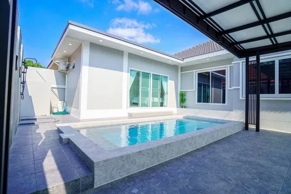 บ้านเดี่ยวพร้อมสระว่ายน้ำ ติดถนนเส้นหลัก โซนห้วยใหญ่ ทำเลดี แหล่งชุมชน เดินทางสะดวก