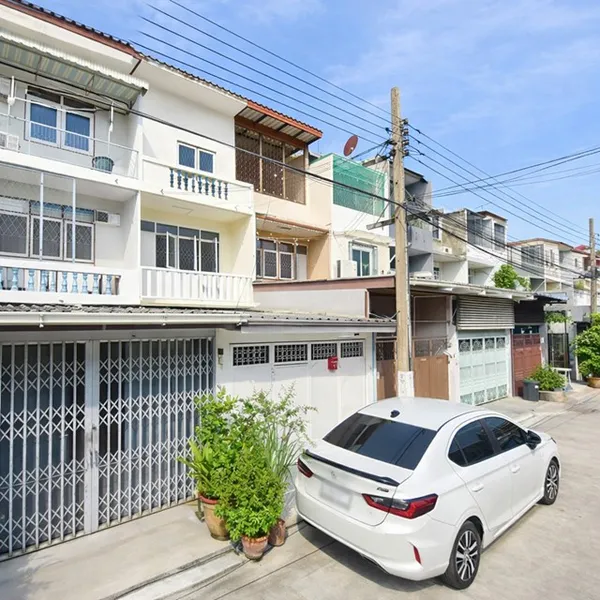 ทาวน์เฮาส์ 3 ชั้น 3นอน 2น้ำ 18ตร.ว.แฮปปี้แลนด์ เดอะมอลล์บางกะปิถ.ลาดพร้าว104-113 รพ.เวชธานี 300 ม.