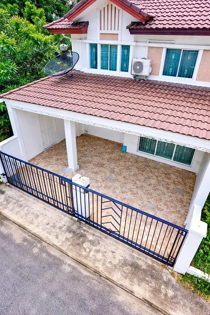 ติดถนน. รังสิต-นครนายก คลอง 2-3 ทาวน์เฮาส์ 2 ชั้น 3 นอน รร.ประชาธิปัตย์ 800 ม. โกดังรังสิต ใกล้ตลาดรังสิตคลอง2 18 ตร.ว. 