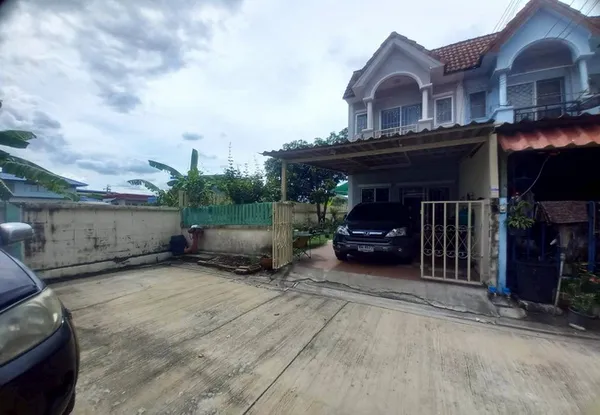 ขายทาวน์เฮ้าส์ หมู่บ้านรินทิชา ซอยร่มเกล้า 6 ถนนรามคำแหง เขตมีนบุรี กรุงเทพมหานคร