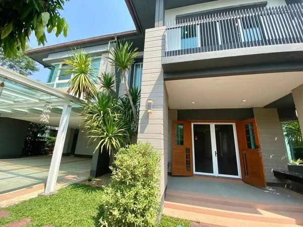 ขาย/ให้เช่า บ้านสวยในโครงการ ลัดดารมย์ อิลิแกนท์ ติดถนนวงแหวนรอบสอง อ.เมือง เชียงใหม่ ใกล้ Central Festival 10 นาที