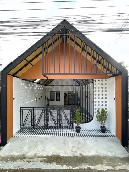 ขายทาวน์เฮาส์ 1 ชั้น เนื้อที่ 30 ตรว ม.เพชรไพลิน ซ.คู้บอน27 แยก28 ตกแต่งใหม่ทั้งหลัง ยกหลังคาขึ้นสูง