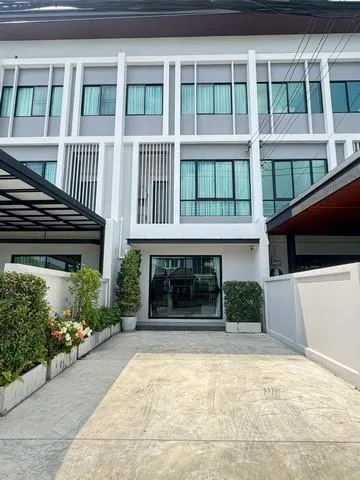 ทำเลทองลาดพร้าว! ขายโฮมออฟฟิศ 3 ชั้น หลังใหญ่ 3 นอน 4 น้ำ ตกแต่งพร้อมอยู่ ใกล้ รร.สตรีวิทยา 2 และเลียบด่วนฯ