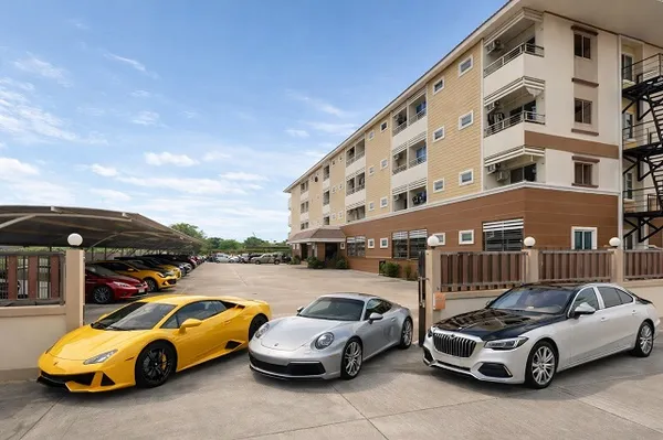 ให้เช่าอพาร์ทเมนท์ 66ห้อง รพ. ปลวกแดง 300ม.รร.ปลวกแดง 260ม. อำเภอ 380ม.ที่ดิน 1 ไร่ 400 ตร.ว. 2800ตรม. อาคารห้องพัก พร้อ