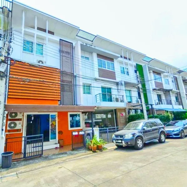 อ่อนนุช สุขุมวิท77 ทาวน์โฮม 3ชั้น 3นอน 3น้ำ วัดกระทุ่มเสือปลา 20ตร.ว. ARLบ้านทับช้าง 900ม. 230ตร.ม. ประเวศ ตลาดเอี่ยมสมบ