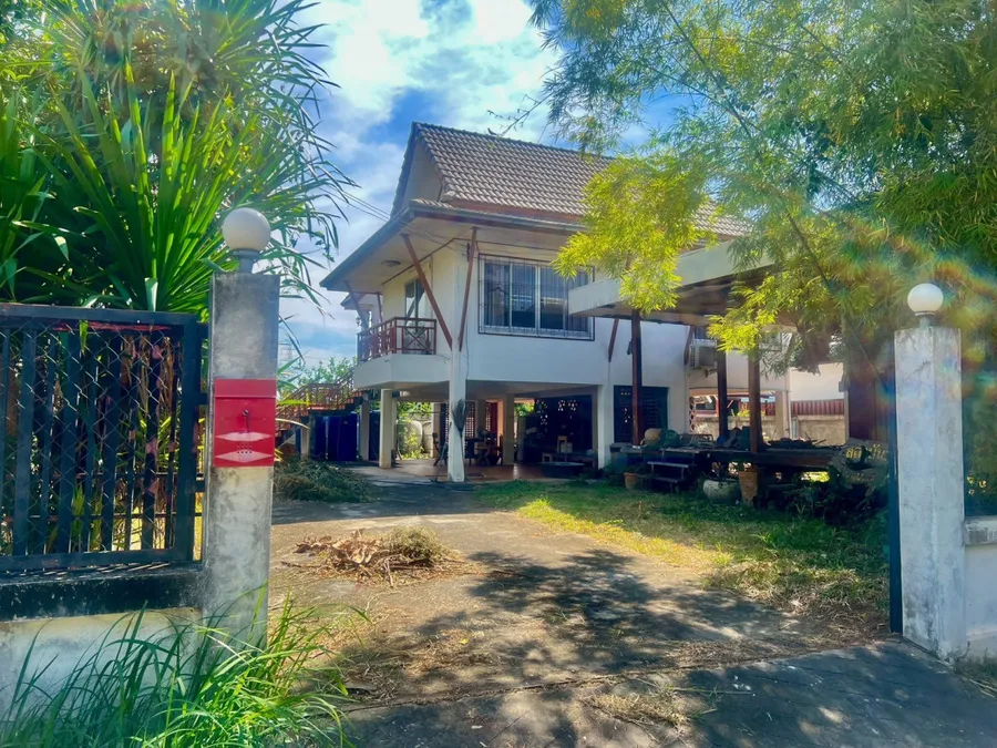 ขายบ้านเดี่ยวยกสูง 1 หลัง และ เรือนไทยเล็ก 1 หลัง 