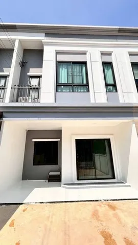 ให้เช่าบ้านพานทองชลบุรี บ้านเช่า ไบรตัน อมตะ ศุขประยูร 3ห้องนอน 3ห้องน้ำ ห่างจากถนนศุขประยูร 200 เมตร เดินทางสะดวก ติดเฟ