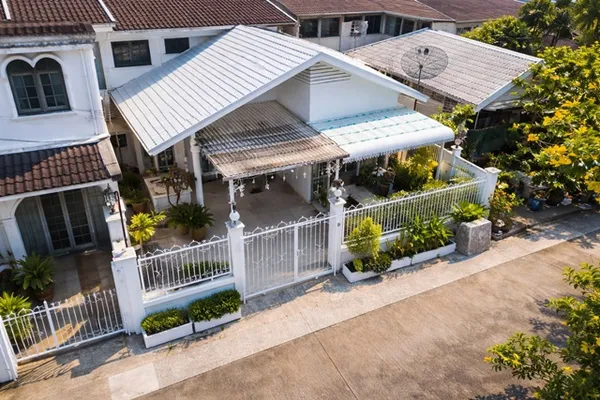 รพ. เปาโล โชคชัย4 950 ม. ทำเลลาดพร้าว บ้านชั้นเดียวกว้างขวาง 2-3นอน 2น้ำ 45ตร.ว. 180ตร.ม. MRTโชคชัย4 1.8กม. MRTลาดพร้าว7